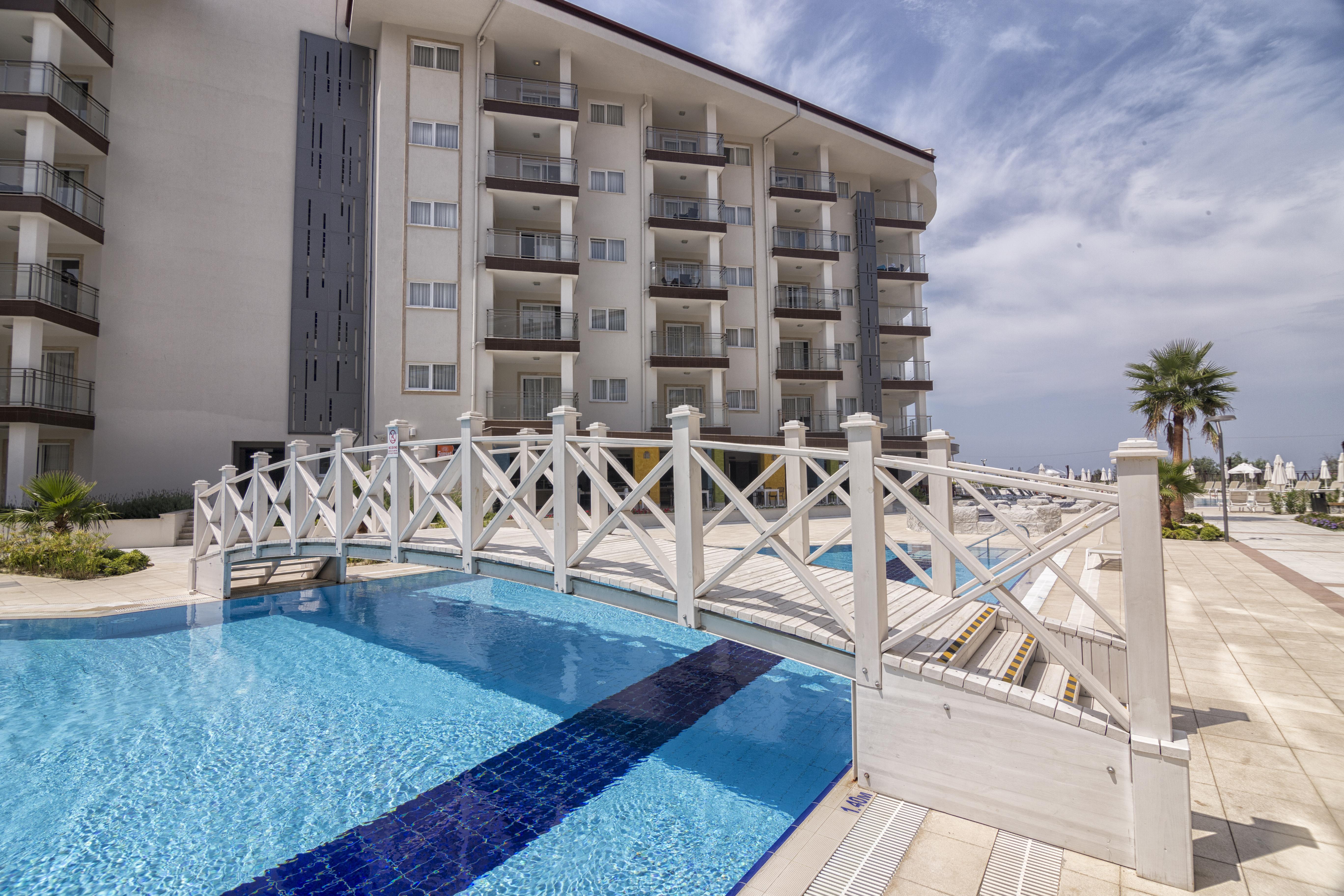 Ramada Hotel & Suites By Wyndham Κουσάντασι Εξωτερικό φωτογραφία