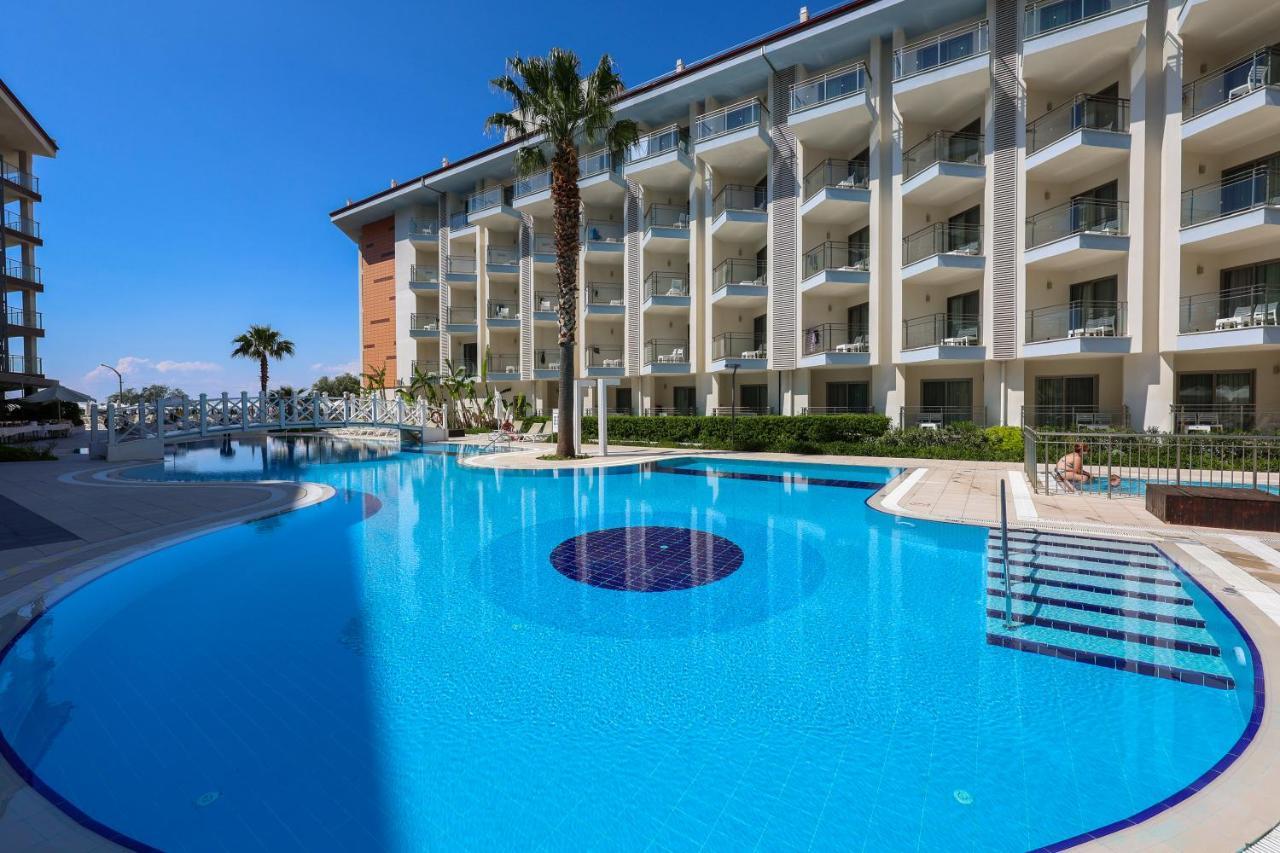 Ramada Hotel & Suites By Wyndham Κουσάντασι Εξωτερικό φωτογραφία