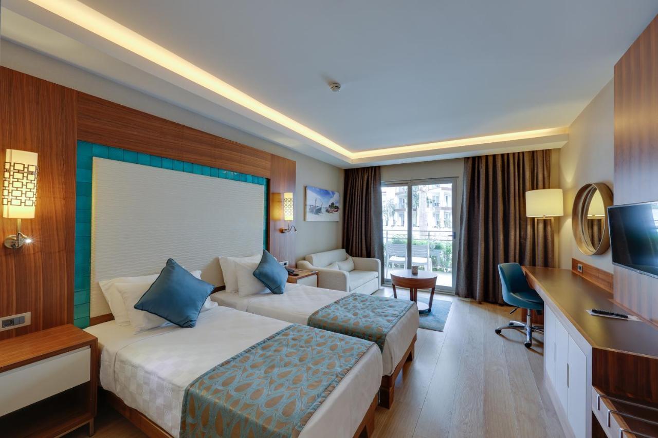 Ramada Hotel & Suites By Wyndham Κουσάντασι Εξωτερικό φωτογραφία