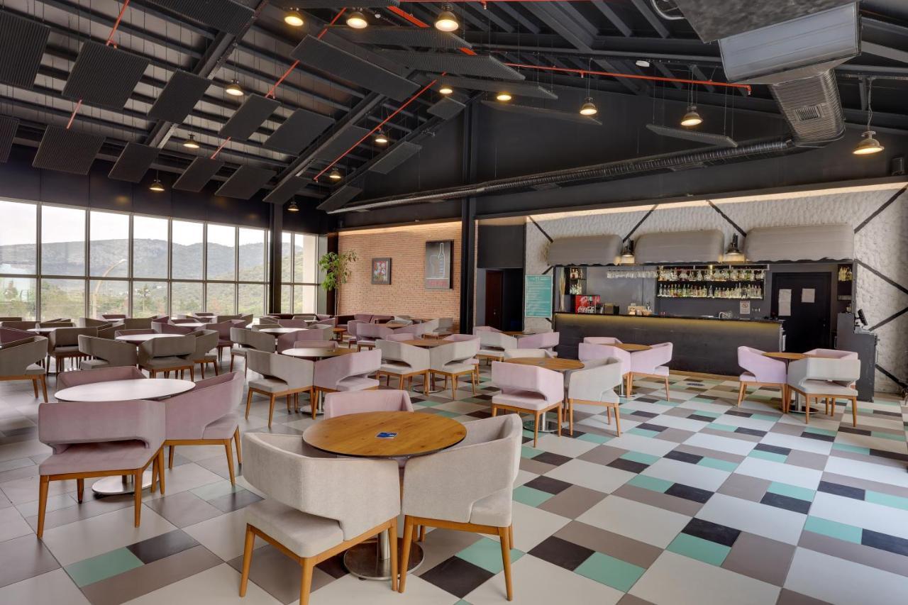 Ramada Hotel & Suites By Wyndham Κουσάντασι Εξωτερικό φωτογραφία