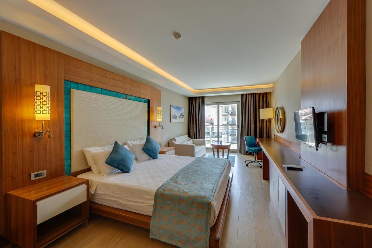 Ramada Hotel & Suites By Wyndham Κουσάντασι Εξωτερικό φωτογραφία