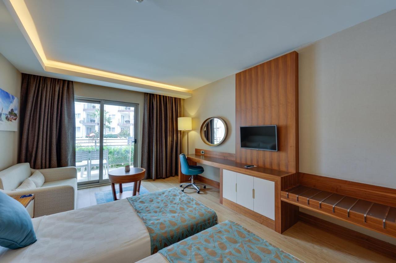 Ramada Hotel & Suites By Wyndham Κουσάντασι Εξωτερικό φωτογραφία
