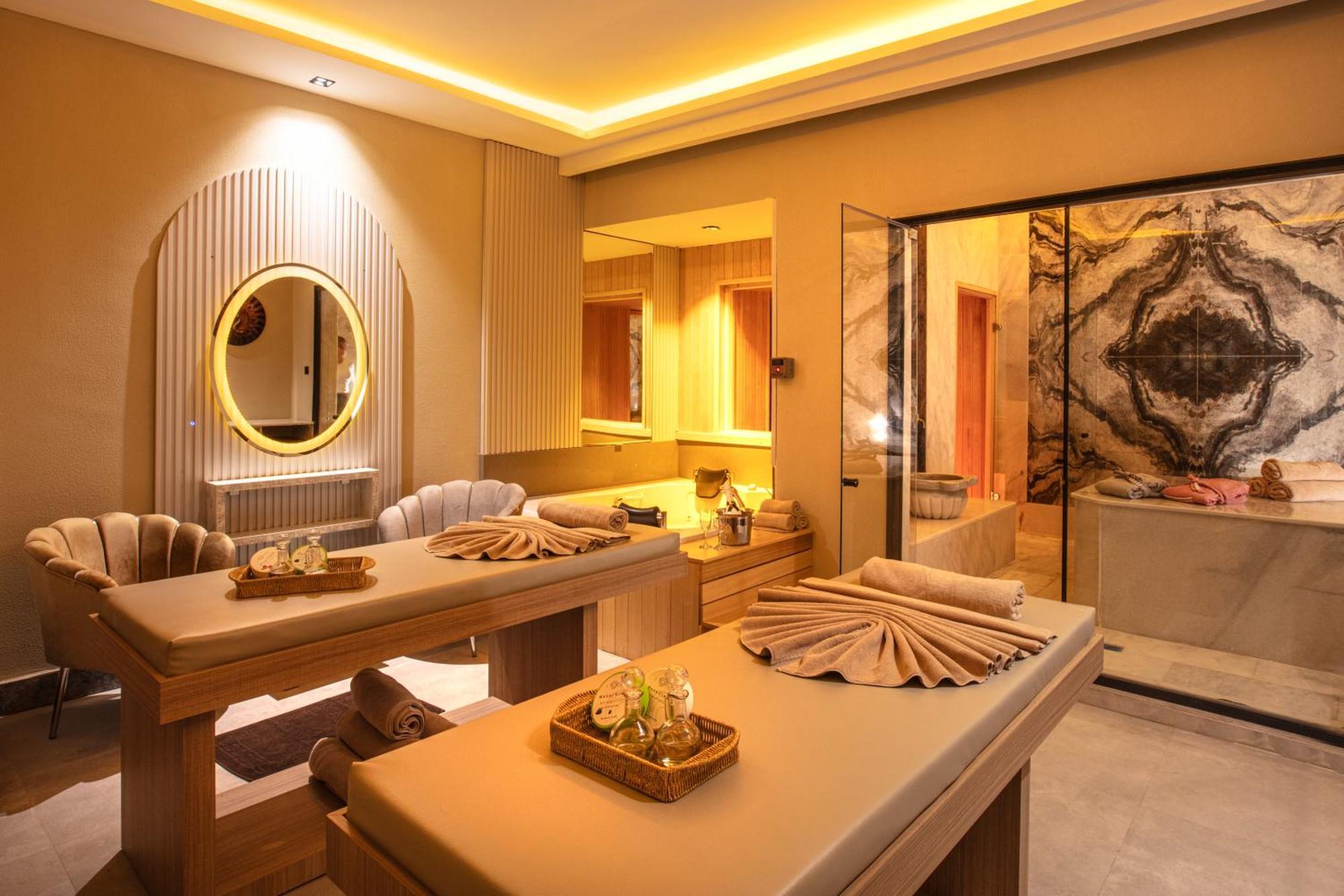 Ramada Hotel & Suites By Wyndham Κουσάντασι Εξωτερικό φωτογραφία
